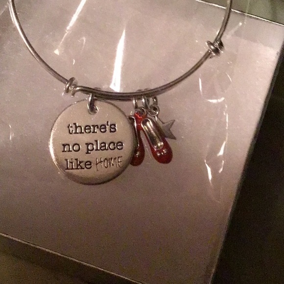 WIZARD of Oz Bracelet - Picture 2 of 2